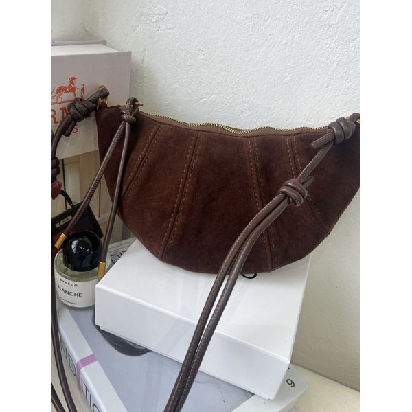 [하프클럽][다비몽] 다비몽 / 코로이 스웨이드 반달 숄더백