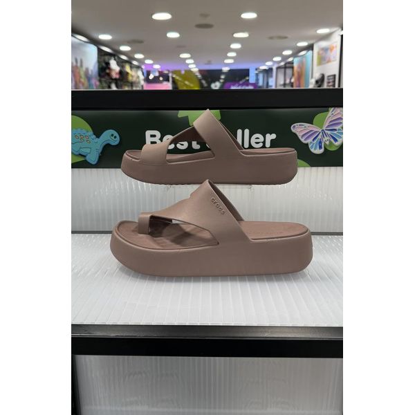 [보리보리] 크록스 슈즈 겟어웨이 플랫폼 토 루프 210834-0LF 브라운